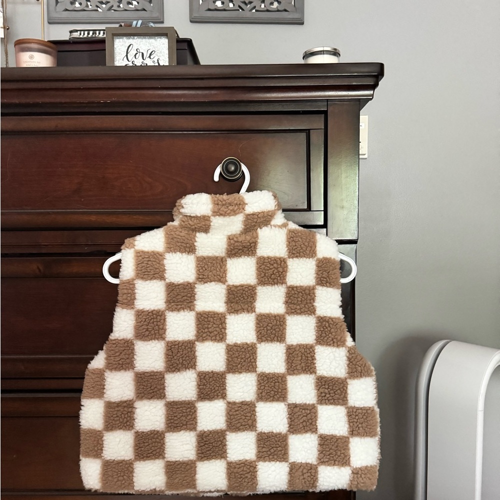 Checkered Vest - Picture 2 of 3